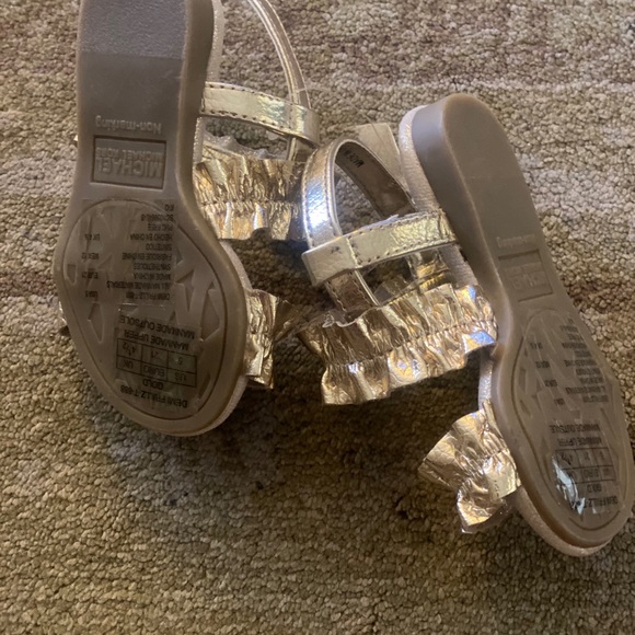 Michael Kors Girls Open Toe Sandals Gold - Picture 5 of 7